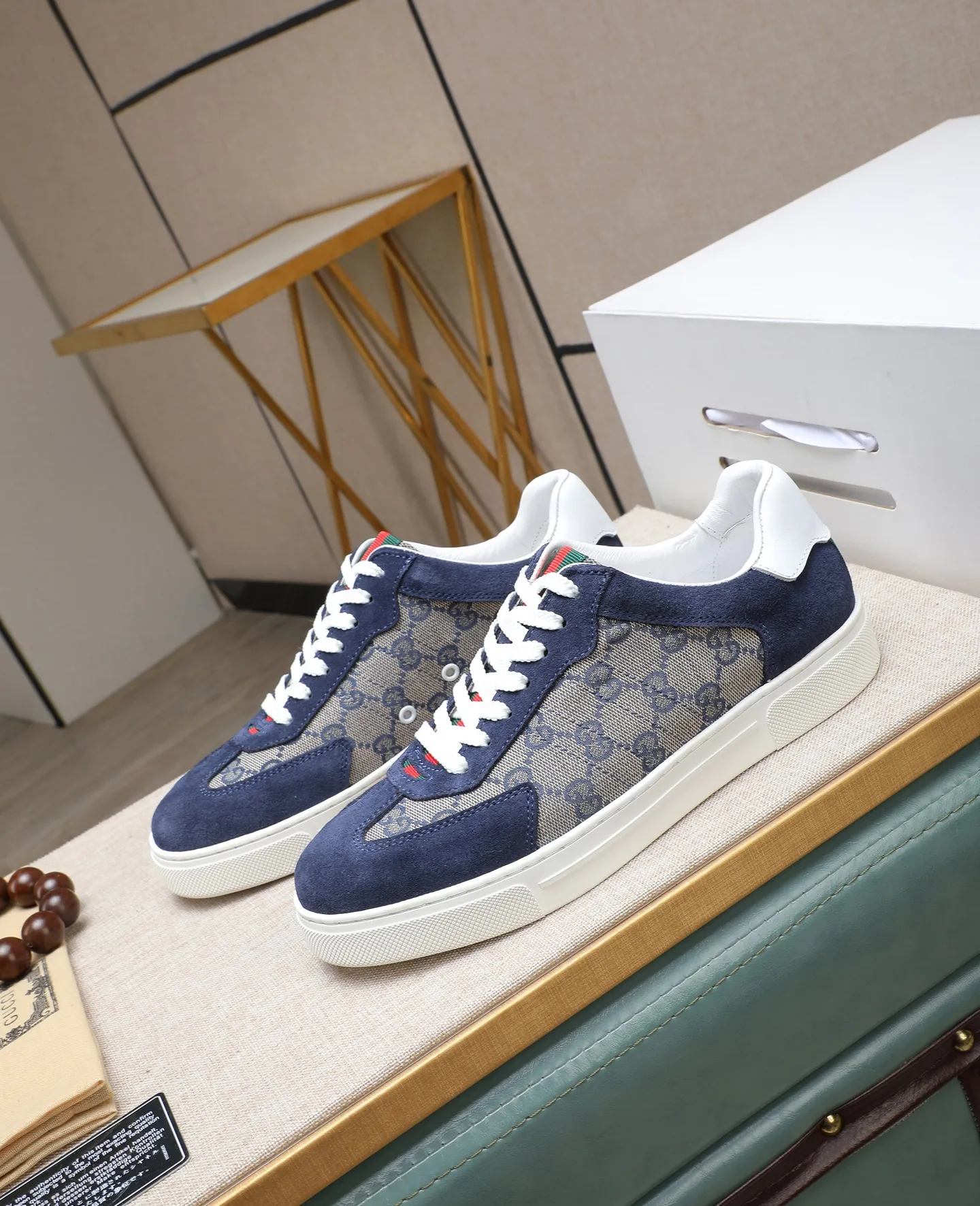 Men's shoes 💰400 GUCCI🔍🔍The latest models are on sale at the same time at the counter. Original calfskin imported from Italy, genuine leather lining, (high-end, extravagant, and classy) with exquisite workmanship. Soles: Original soles specially provided by the original factory. ⚠Exclusive double-layer movable molded soles are super comfortable⚠. Photos of the real thing🎬The real thing is better🔍🔍"High quality·Follow the order" Code number 38-44